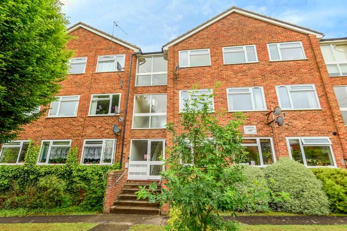 2 Bedroom Apartment To Rent In Maidenhead, Berkshire, SL6