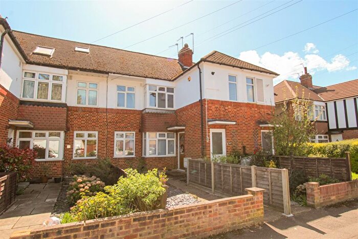 2 Bedroom Maisonette To Rent In Herlwyn Avenue, Ruislip, HA4