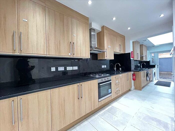 7 Bedroom Terraced House To Rent In Uxbridge Road, Hanwell, UB1