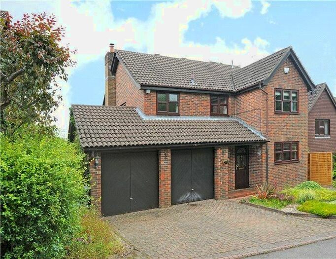 4 Bedroom Detached House To Rent In Charfield Close, Winchester, SO22