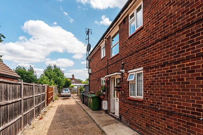 1 Bedroom Apartment For Sale In Kingston Road, Leatherhead, KT22