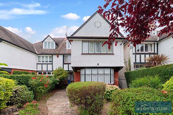 2 Bedroom Flat To Rent In Teignmouth Road Kilburn London, NW2