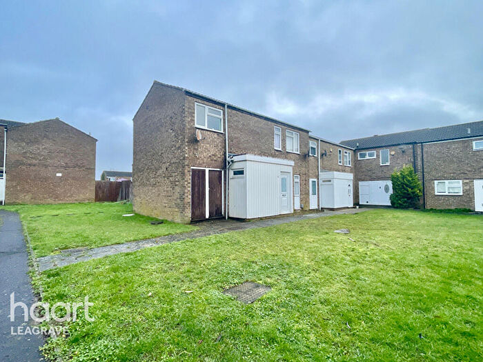 3 Bedroom End Of Terrace House For Sale In Winchester Gardens, Luton, LU3