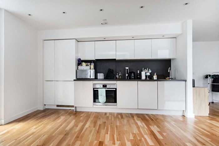 1 Bedroom Flat To Rent In Baltic Avenue, Brentford, TW8