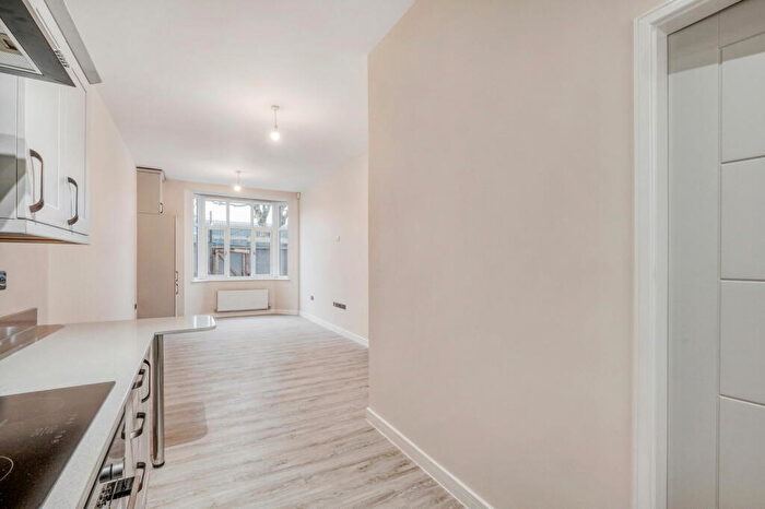 1 Bedroom Flat For Sale In Bridge House, - High Street, Birmingham, B14