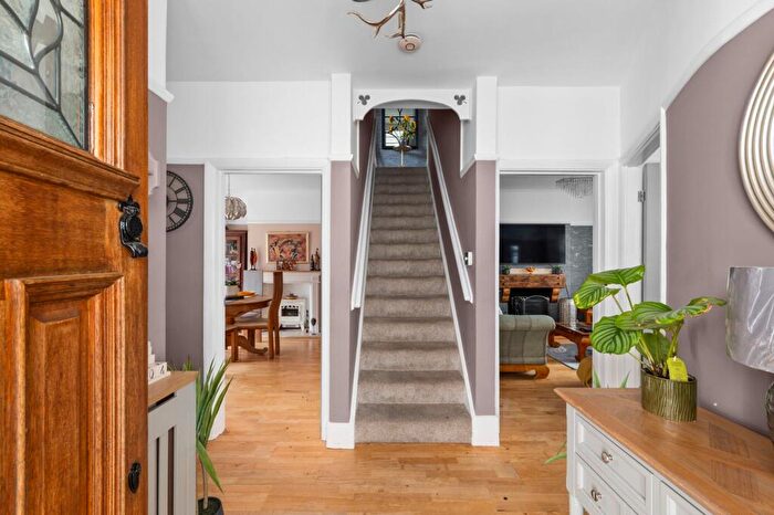 3 Bedroom Semi-Detached House For Sale In Limpsfield Road, South Croydon, CR2