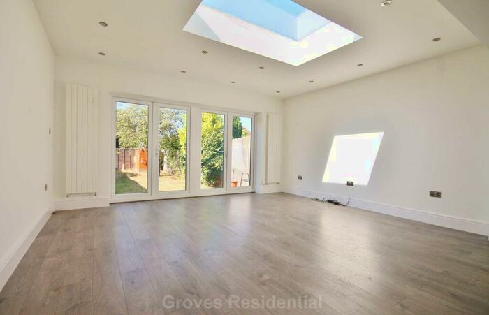 3 Bedroom End Of Terrace House To Rent In South Lane, New Malden, KT3