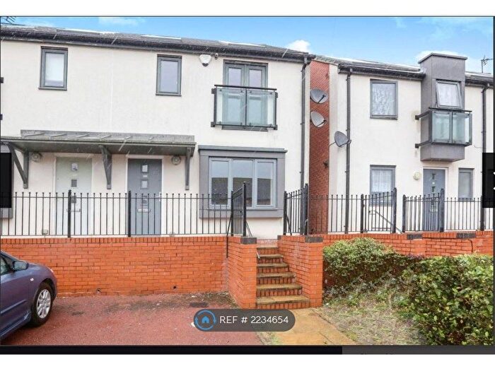 3 Bedroom Semi-Detached House To Rent In Fourth Avenue, Wolverhampton, WV10