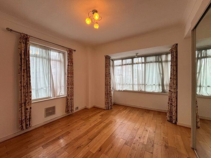 2 Bedroom Flat For Sale In Flat Wesley Court, - Weymouth Street, Marylebone, London, W1G
