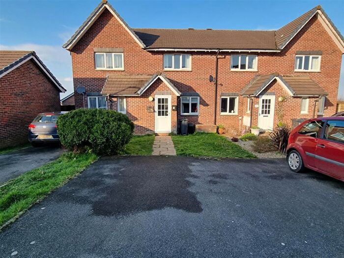 2 Bedroom Property For Sale In Foxglove Close, Launceston, PL15