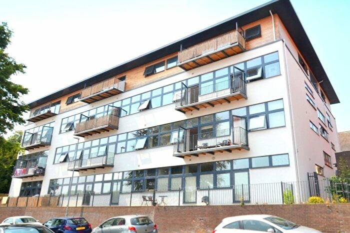 2 Bedroom Flat To Rent In Queen Street, Wellingborough, Northamptonshire, NN8