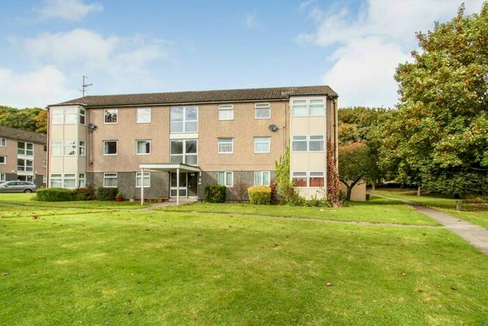 2 Bedroom Apartment To Rent In Cliffe Gardens, Shipley, BD18