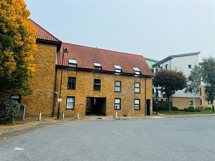 2 Bedroom Flat To Rent In Shaftesbury Quay, Hertford, SG14