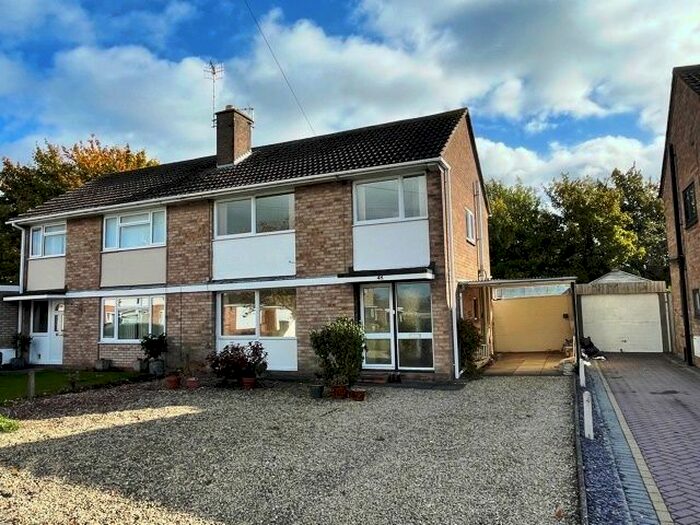 3 Bedroom Semi-Detached House To Rent In Durcott Road, Evesham, WR11