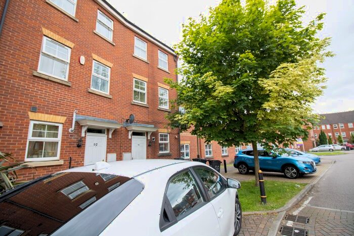 5 Bedroom Town House To Rent In Larchmont Road, Leicester, LE4