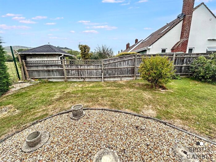 2 Bedroom Bungalow For Sale In Went Hill Gardens, Eastbourne, BN22