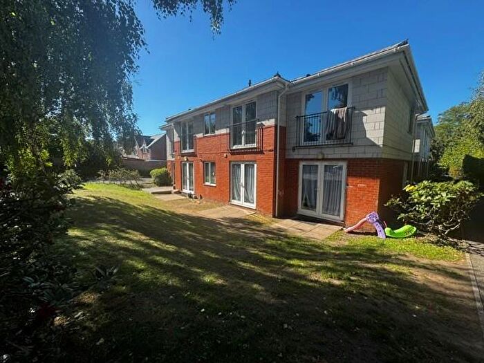 2 Bedroom Flat To Rent In Elm Grange, Oakdale Road, Poole, BH15