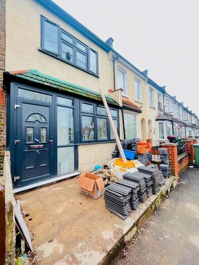 3 Bedroom End Of Terrace House To Rent In Roman Road, East Ham, London, E6