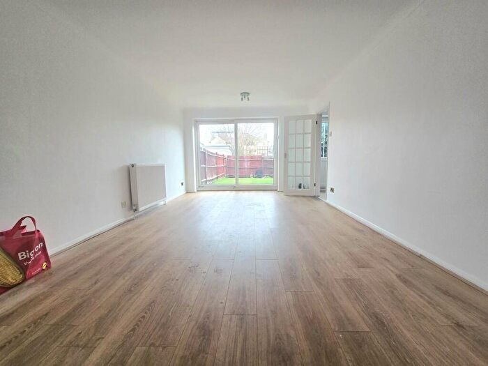 3 Bedroom Semi-Detached House To Rent In Lorraine Park, Harrow, HA3