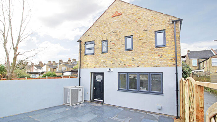 2 Bedroom Detached House To Rent In Lenton Path, Plumstead, SE18