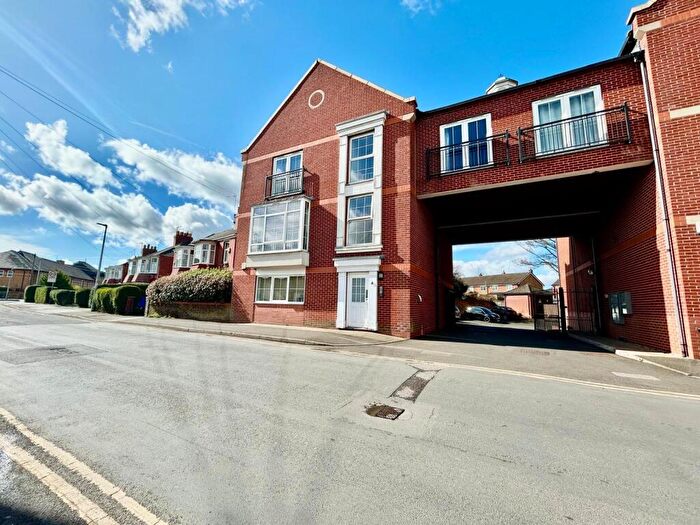 2 Bedroom Flat To Rent In Mill Lane, Beverley, East Riding Of Yorkshire, HU17