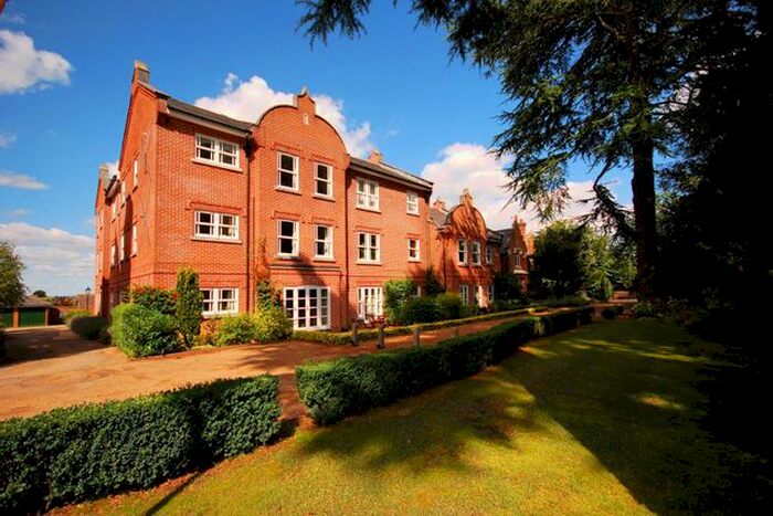 2 Bedroom Flat To Rent In Horseshoe Lane East, Merrow, Guildford, GU1