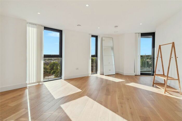 2 Bedroom Flat To Rent In Kingsland High Street, De Beauvoir Town, E8