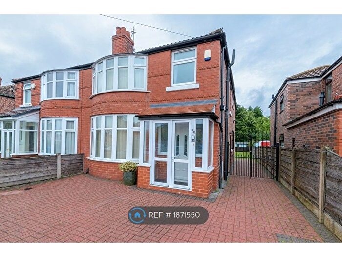 4 Bedroom Semi-detached House To Rent In Finchley Road, Manchester, M14
