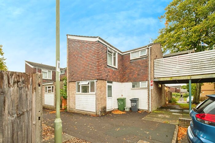3 Bedroom End Of Terrace House For Sale In Martin Close, Basingstoke, RG21