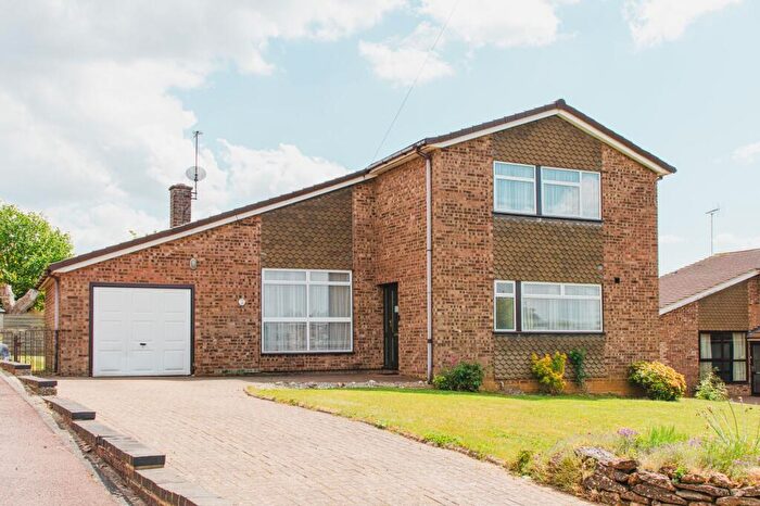 4 Bedroom Detached House For Sale In Wesley Drive, Banbury, OX16