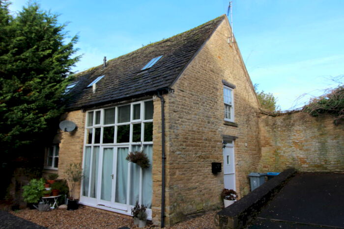 2 Bedroom Barn Conversion To Rent In Albion Street, Chipping Norton, OX7