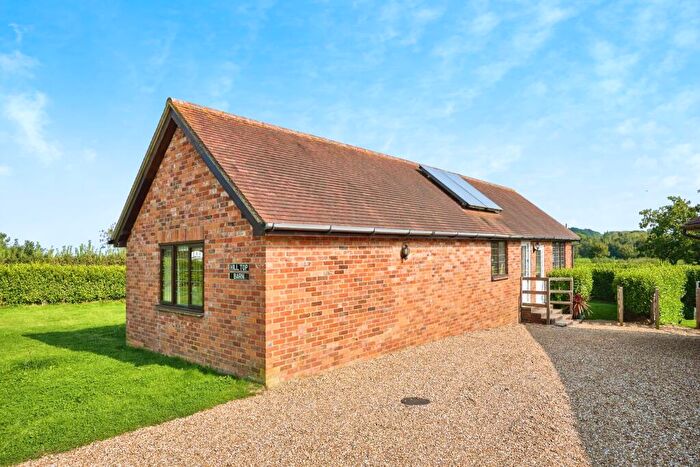 2 Bedroom Cottage To Rent In Long Lane, Newport, PO30