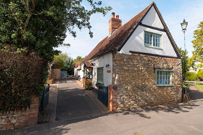 4 Bedroom Detached House For Sale In High Street, Riseley, Bedfordshire, MK44
