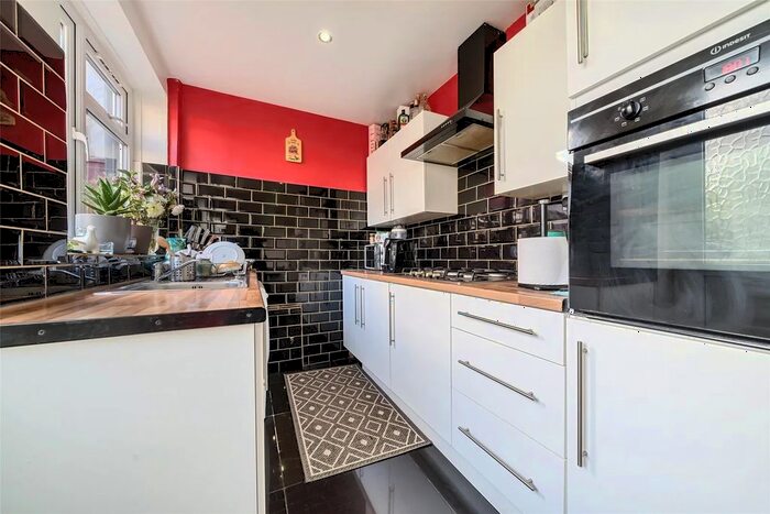 2 Bedroom End Of Terrace House To Rent In Middleton Road, Morden, SM4