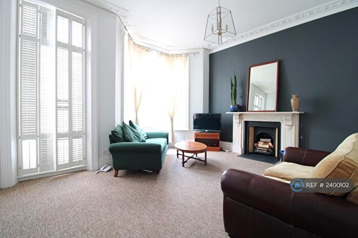 3 Bedroom Flat To Rent In Byrne Road, London, SW12