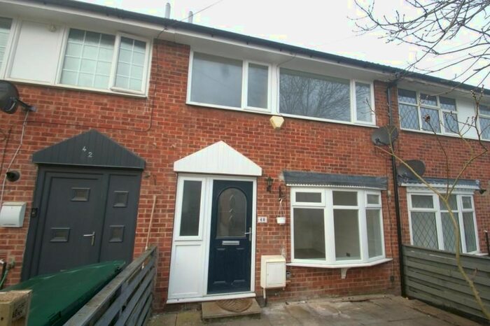 3 Bedroom Semi-Detached House To Rent In Silver Royd Drive, Leeds, LS12