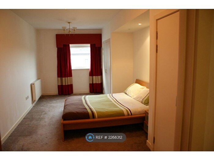 2 Bedroom Flat To Rent In Castlebank Place, Glasgow City, G11