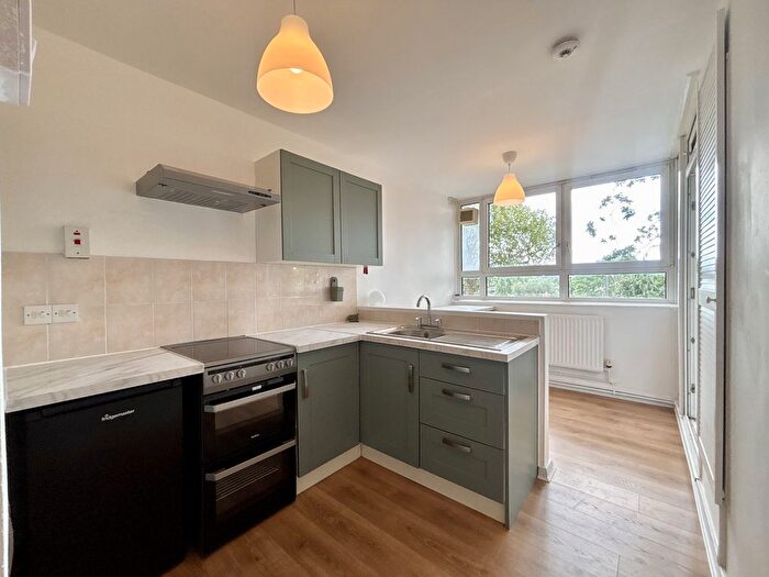 3 Bedroom Flat To Rent In Winterfold Close, London, SW19
