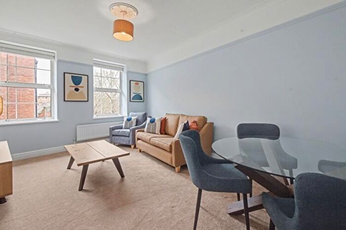 2 Bedroom Apartment To Rent In George Street, City Centre, OX1