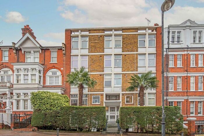 2 Bedroom Flat To Rent In Richmond Hill, Richmond, TW10