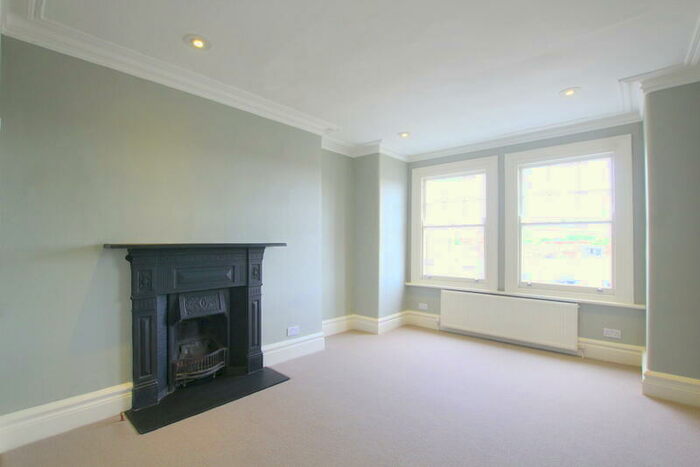 3 Bedroom Flat To Rent In Cambridge Road, London, SW11