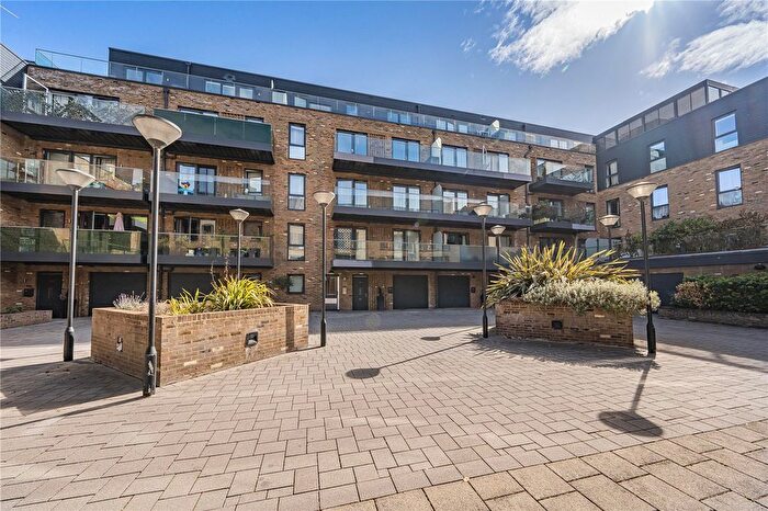 1 Bedroom Flat For Sale In Swan Street, Old Isleworth, TW7