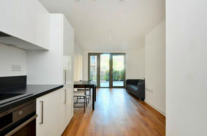 1 Bedroom Flat To Rent In Waterside Heights, Silvertown, London, E16