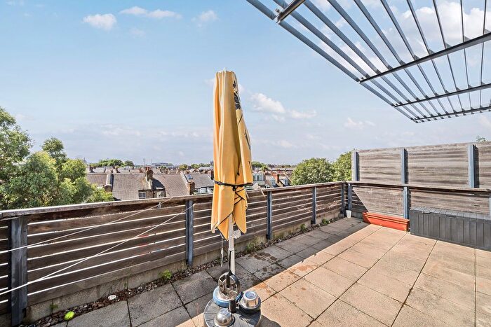 1 Bedroom Flat To Rent In The Terrace Apartments, Drayton Park, London, N5