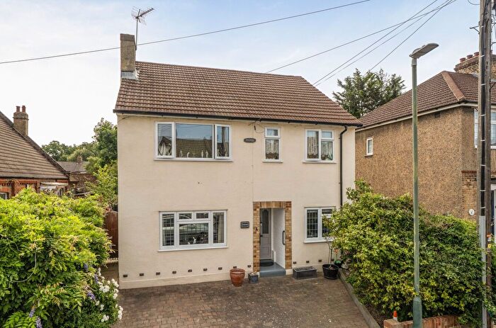 2 Bedroom Maisonette For Sale In Woodside Crescent, Sidcup, DA15