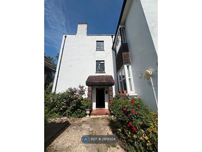 2 Bedroom Flat To Rent In Kent, Kent, BR3