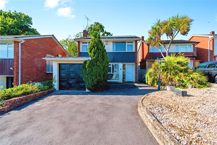 4 Bedroom Detached House For Sale In Broadwater Road, Southampton, Hampshire, SO18