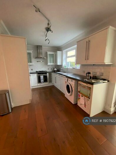 3 Bedroom Terraced House To Rent In Dagnam Park Drive, Romford, RM3