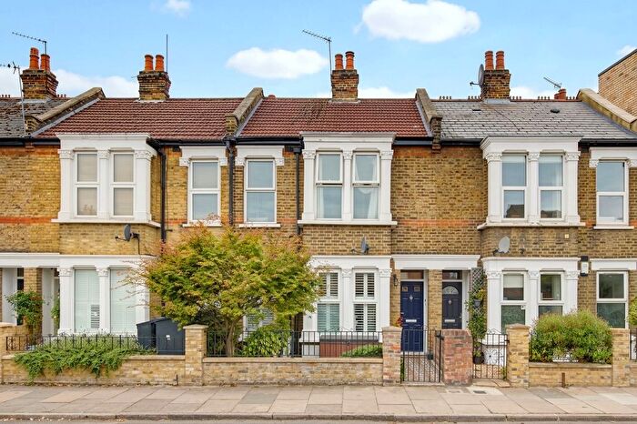 2 Bedroom Maisonette For Sale In Junction Road, Ealing, London, W5