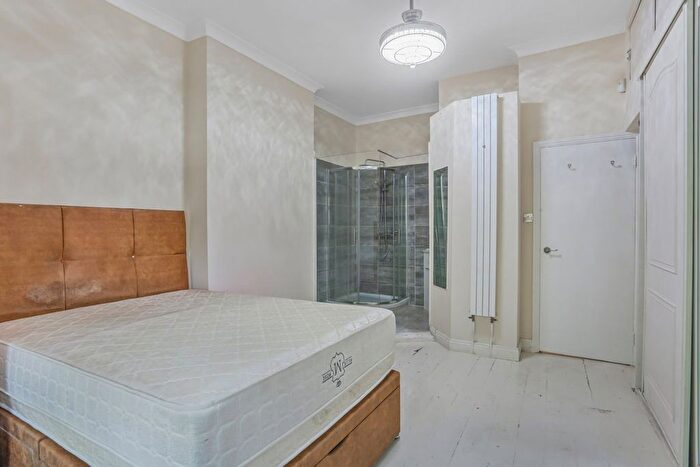 1 Bedroom Flat To Rent In The Vale, East Acton, W3